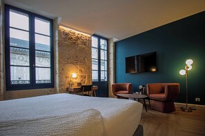 Premium Double Room | Individually decorated, individually furnished, soundproofing, free WiFi - Hôtel Henri IV (Nerac)
