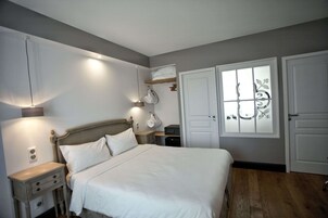 Individually decorated, individually furnished, soundproofing, free WiFi