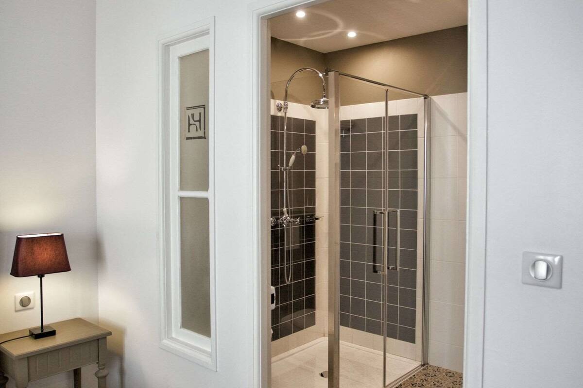 individually decorated, individually furnished, desk, soundproofing