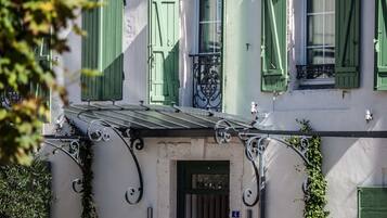 Entrada al alojamiento