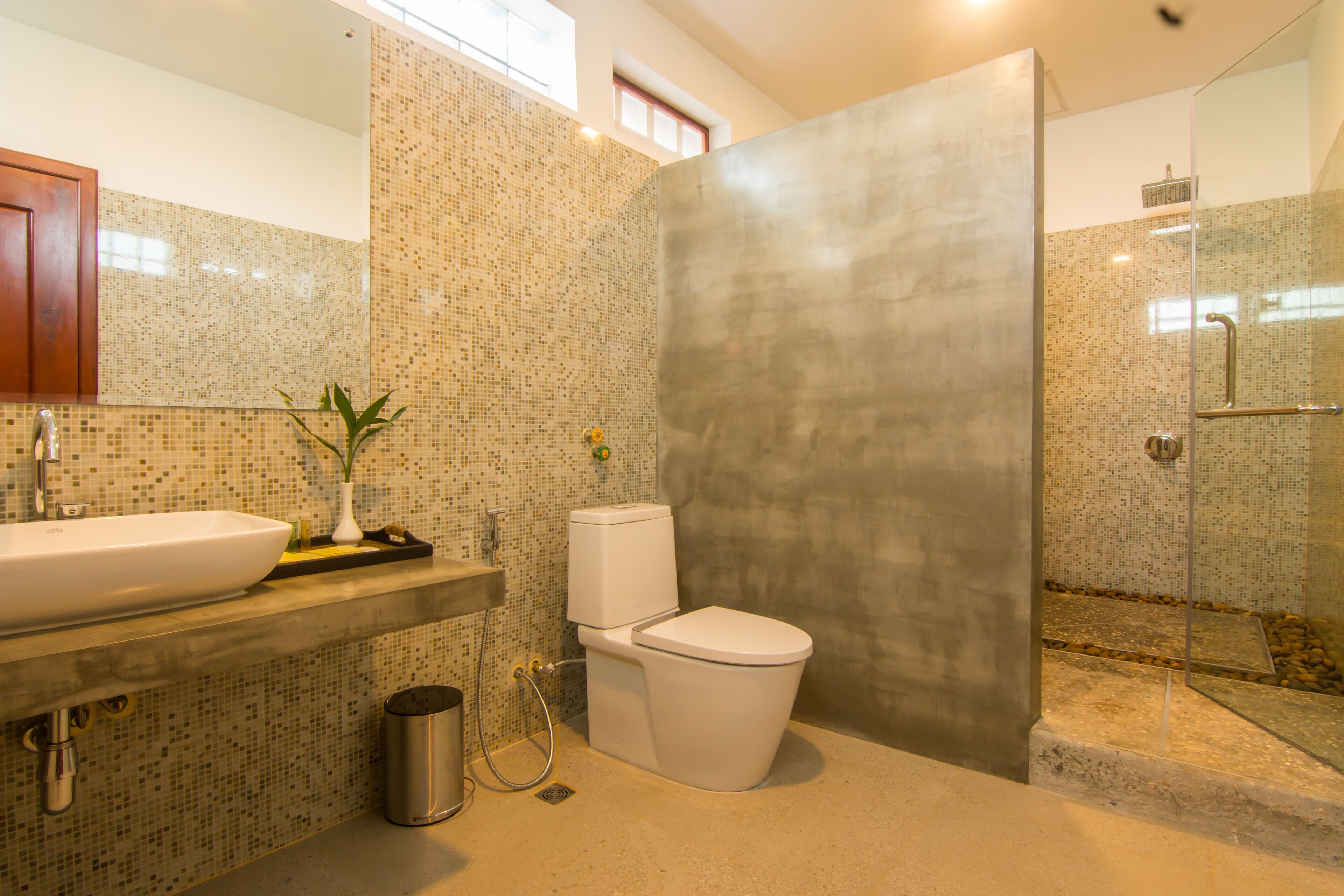 shower, rainfall showerhead, free toiletries, hair dryer