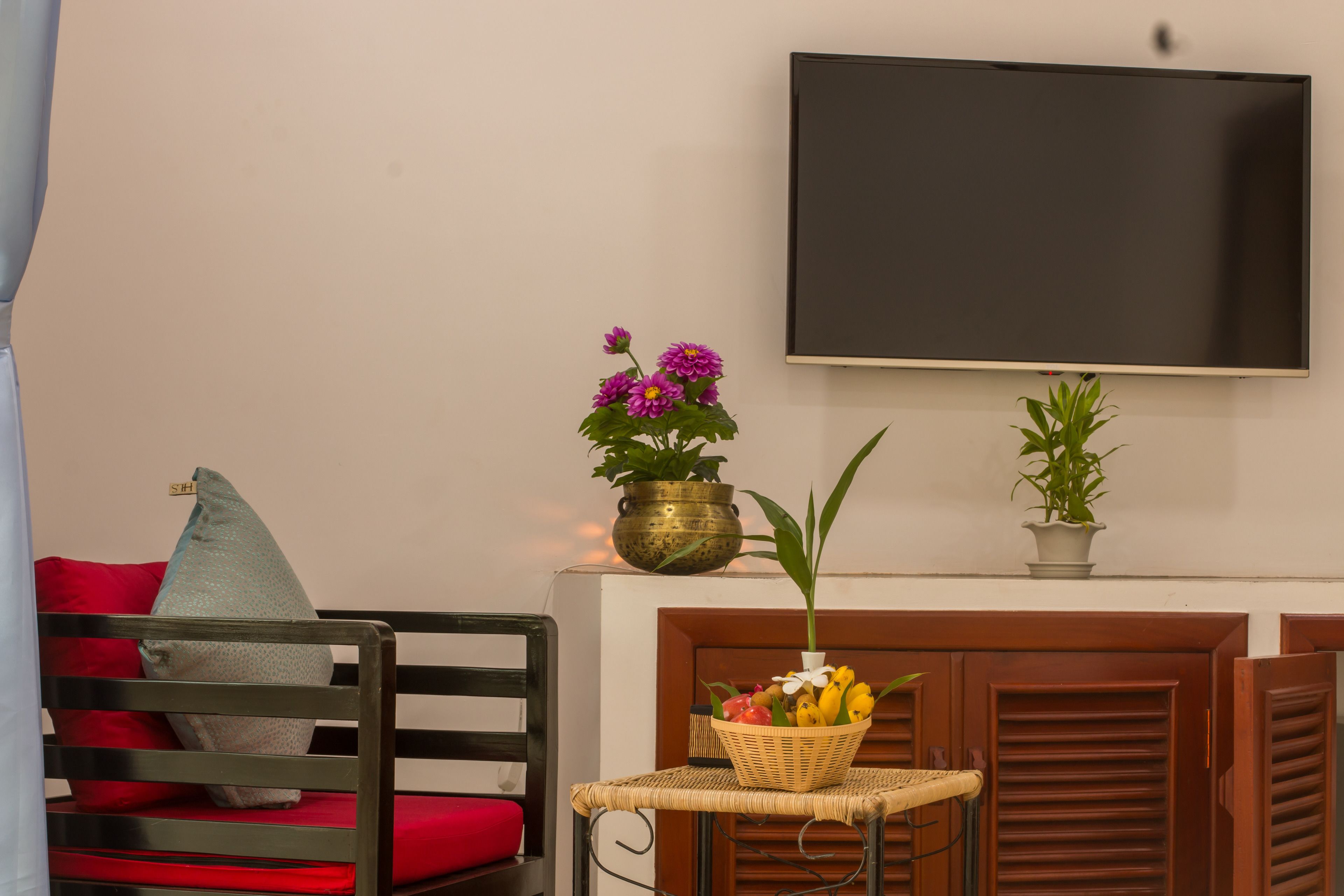 family room, balcony | room amenity