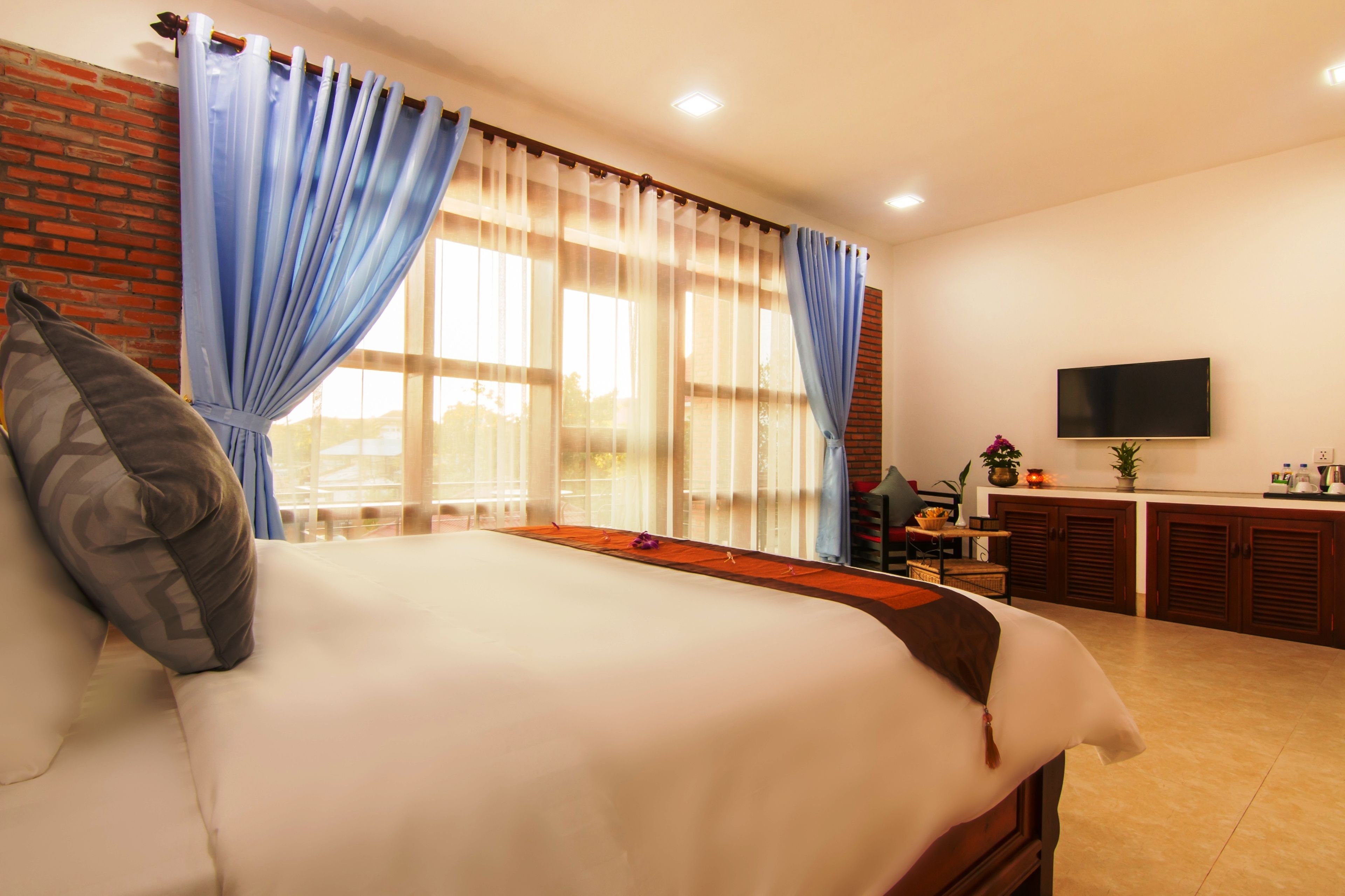 premium bedding, minibar, in-room safe, individually decorated