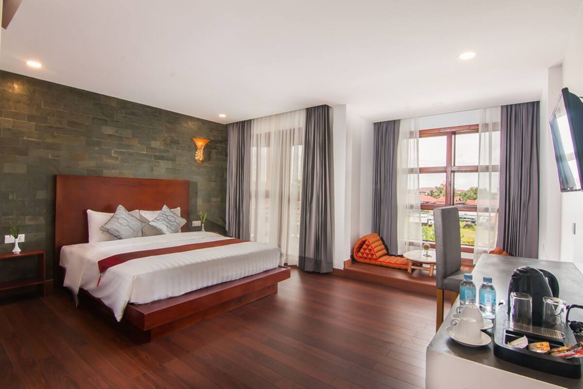 Deluxe Double Balcony | Premium bedding, minibar, in-room safe, desk