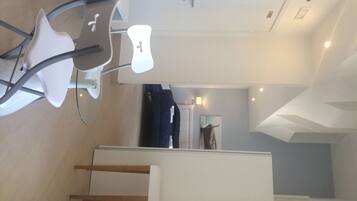 1 chambre, minibar, coffres-forts dans les chambres, bureau