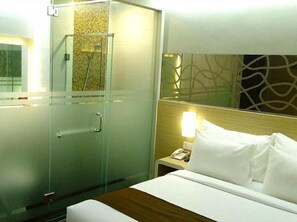 Desk, free wired internet - Grand Citihub Hotel Kartini Lampung (Bandar Lampung)