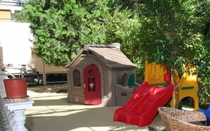 子供用の遊び場 - 屋外