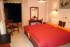 Habitación con 1 cama doble o 2 individuales | Cunas gratuitas, camas supletorias, wifi gratis