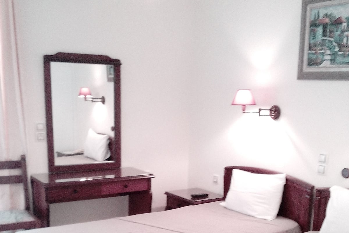 Chambre Double ou avec lits jumeaux | Lits bébé (gratuits), lits pliants/supplémentaires, Wi-Fi gratuit