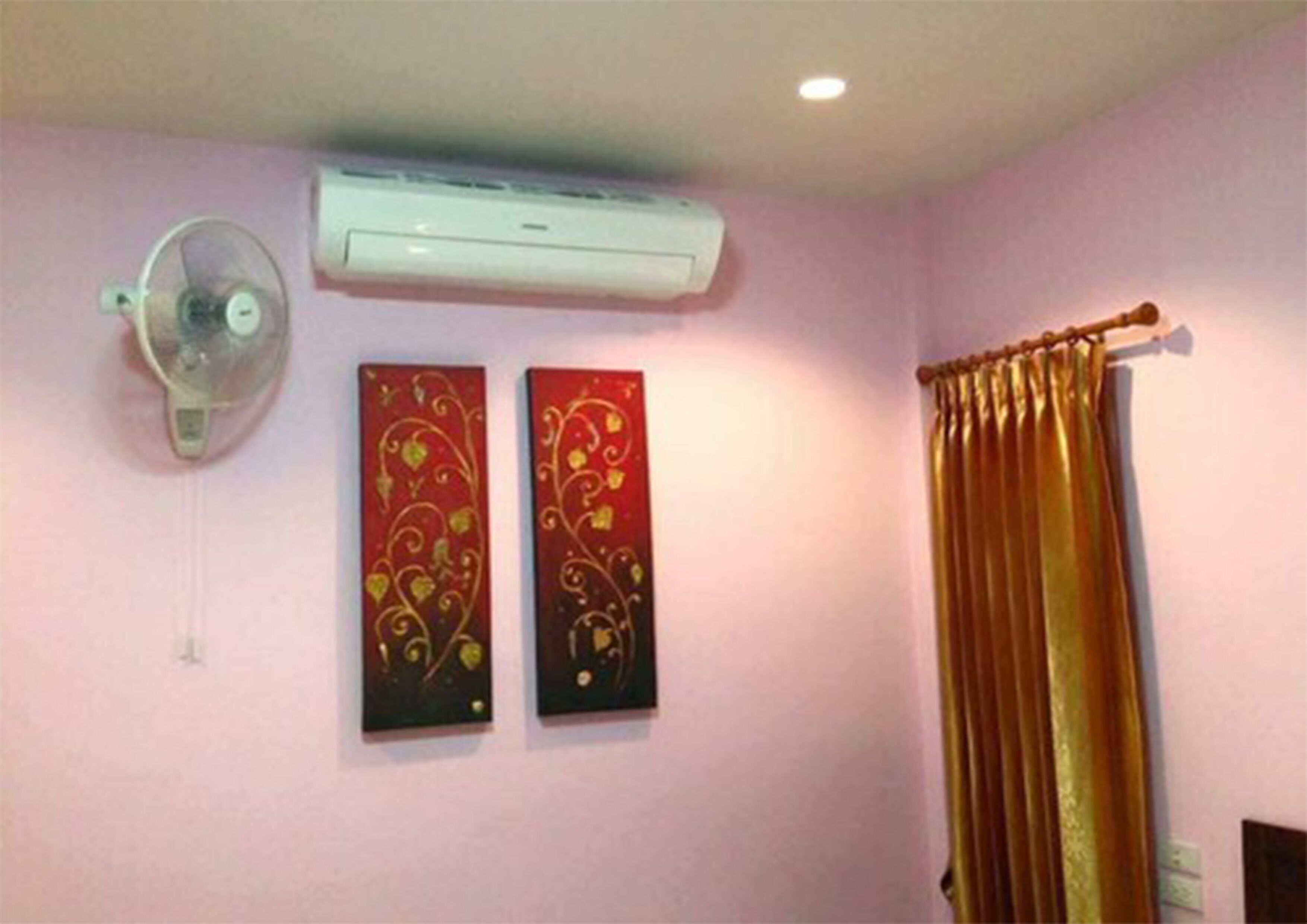 deluxe double or twin room, pool view | room amenity