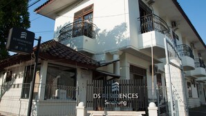 A two-story residential building with balconies, a gated entrance, and a sign indicating it is a DS Residences property in Sinabung. - DS Residence Sinabung (Semarang)