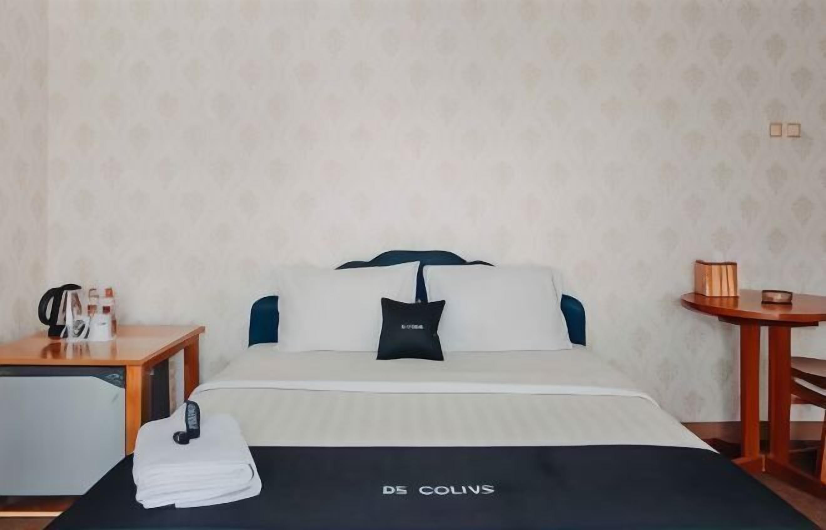 Desk, free WiFi, bed sheets