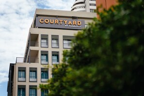 Exterior - Courtyard by Marriott Bangkok Sukhumvit 20 (Bangkok)