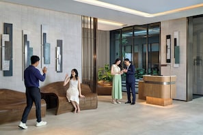 Lobby lounge