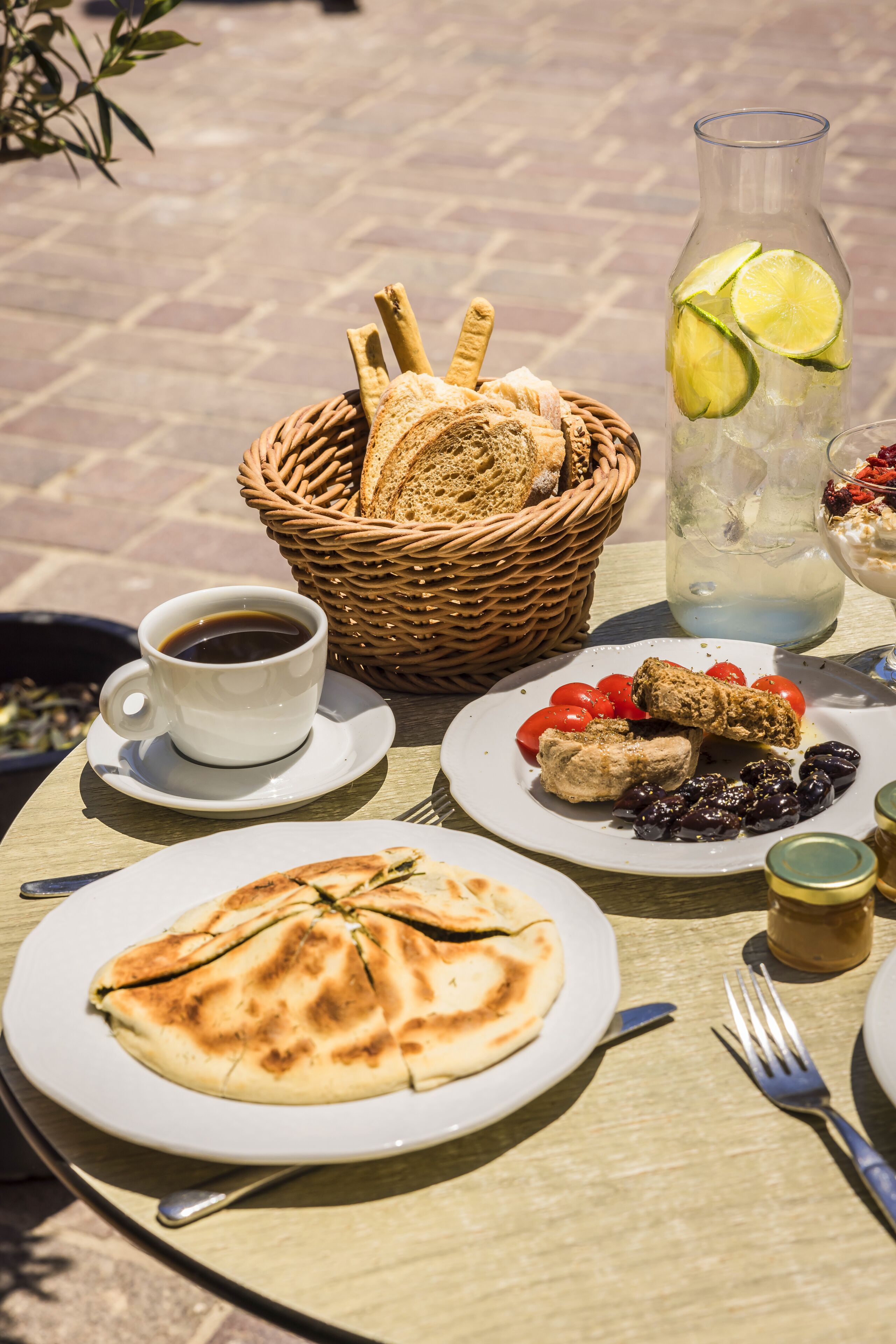 free daily full breakfast