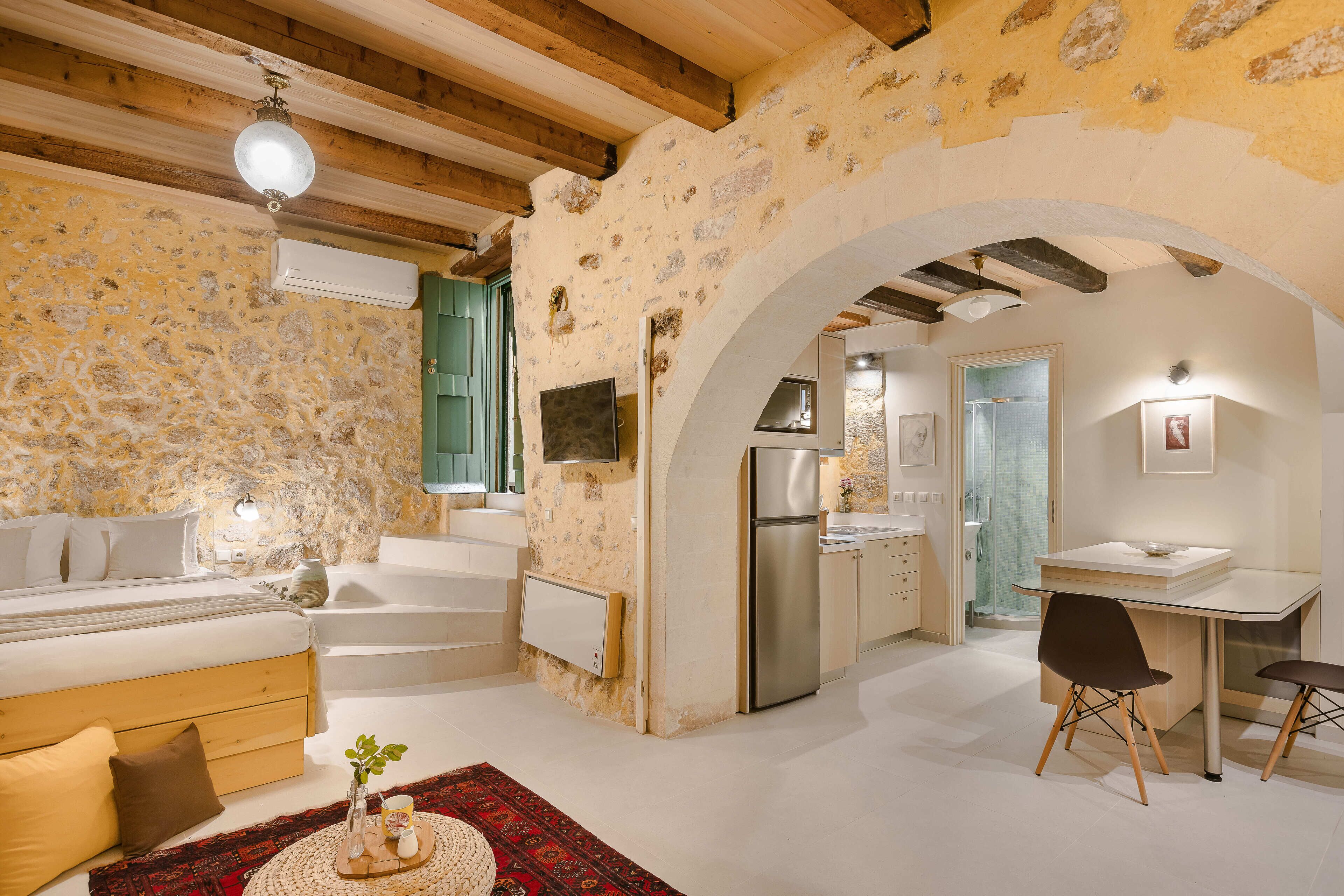 Suite | Area soggiorno | TV a schermo piatto 20 pollici con canali via cavo, TV