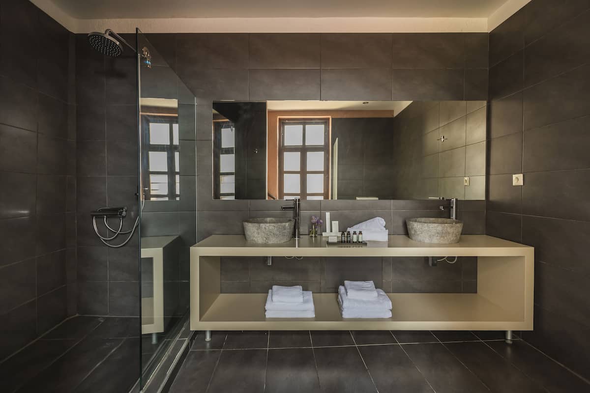 superior double room, 1 king bed, sea view ( 2nd floor) | bathroom | shower, designer toiletries, hair dryer, bathrobes