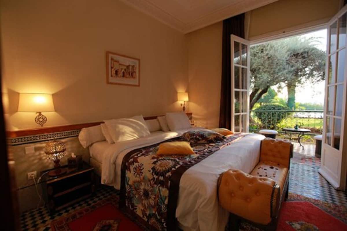 Single Room | Premium bedding, in-room safe, desk, blackout drapes