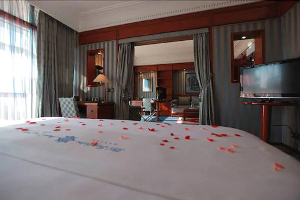Superior Suite | Premium bedding, in-room safe, desk, blackout drapes