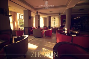 2 restaurants, serveren ontbijt, lunch, diner, internationale gerechten