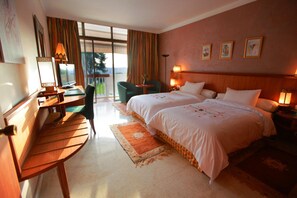 Premium bedding, in-room safe, desk, blackout drapes