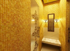 Een bad, een bubbelbad, gratis toiletartikelen, een haardroger