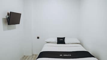 Premium Room, 1 Queen Bed | Desk, free WiFi, bed sheets