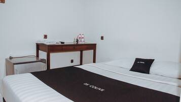 尊榮客房, 1 張加大雙人床 | 書桌、隔音、免費無線上網、床單
