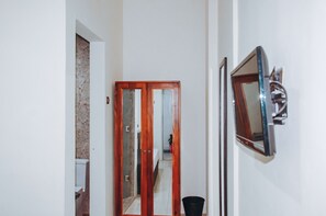 Premium kamer, 1 queensize bed | Een bureau, geluiddichte muren, gratis wifi, beddengoed