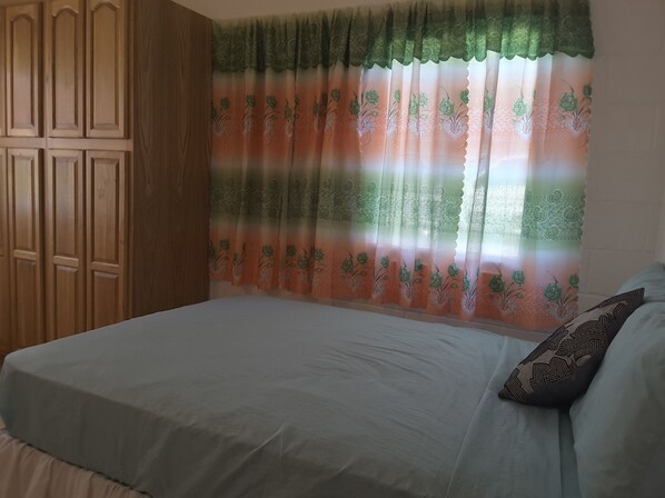 Appartement, 2 chambres, cuisinette, vue sur la vallée | 1 chambre, bureau, fer et planche à repasser, accès au Wi-Fi (inclus)