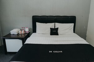 Suite, 1 grand lit | Bureau, Wi-Fi gratuit, draps fournis