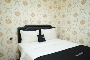 Desk, free WiFi, bed sheets - DS Residence 34 Gang Pinggir (Semarang)