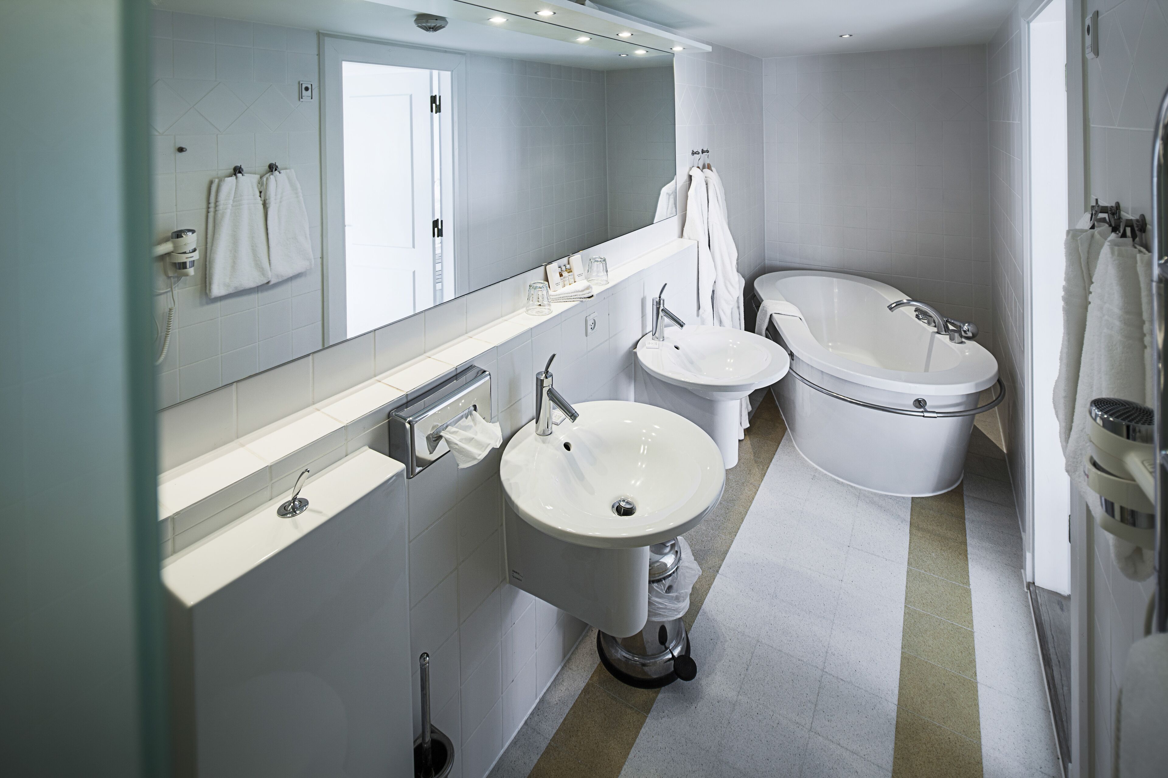 superior-dobbeltværelse i hovedhuset | in-room safe, desk, iron/ironing board, free wifi