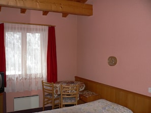 Room - Hotel Restaurant du Crêt (Bourg-Saint-Pierre)