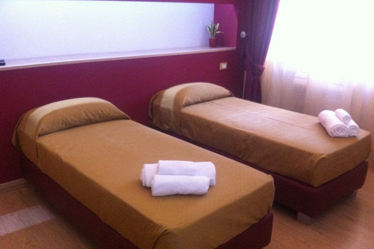 Twin Room | Premium bedding, minibar, in-room safe, desk