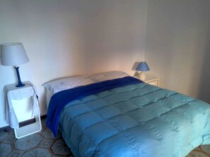 Apartment | Egyptian cotton sheets, premium bedding, down duvets, desk