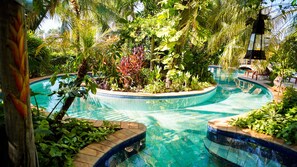 3 outdoor pools, free pool cabanas, pool umbrellas