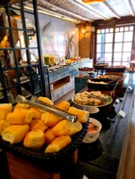 包含每日自助早餐