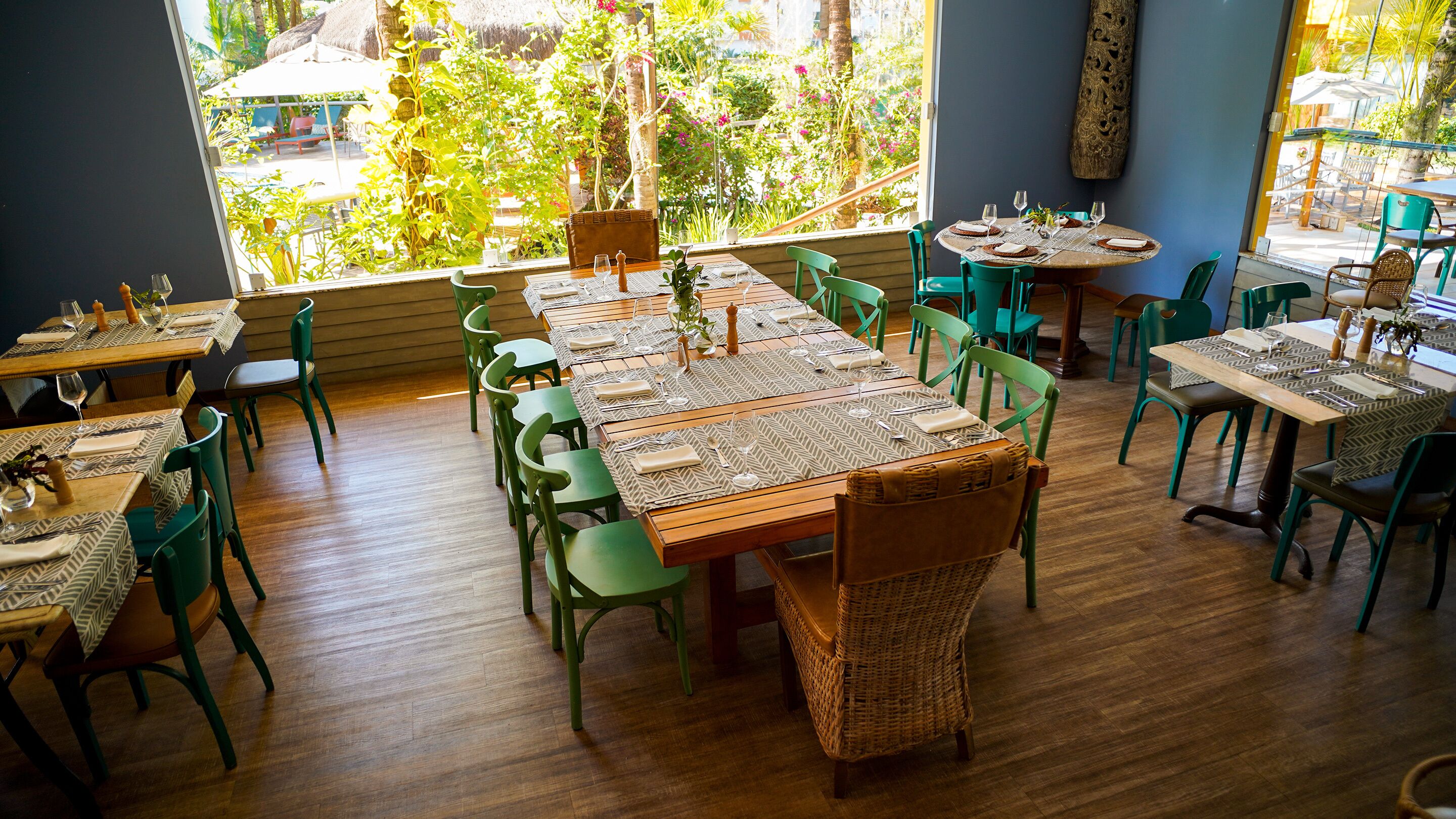 Breakfast, dinner served; Brazilian cuisine, pool views 