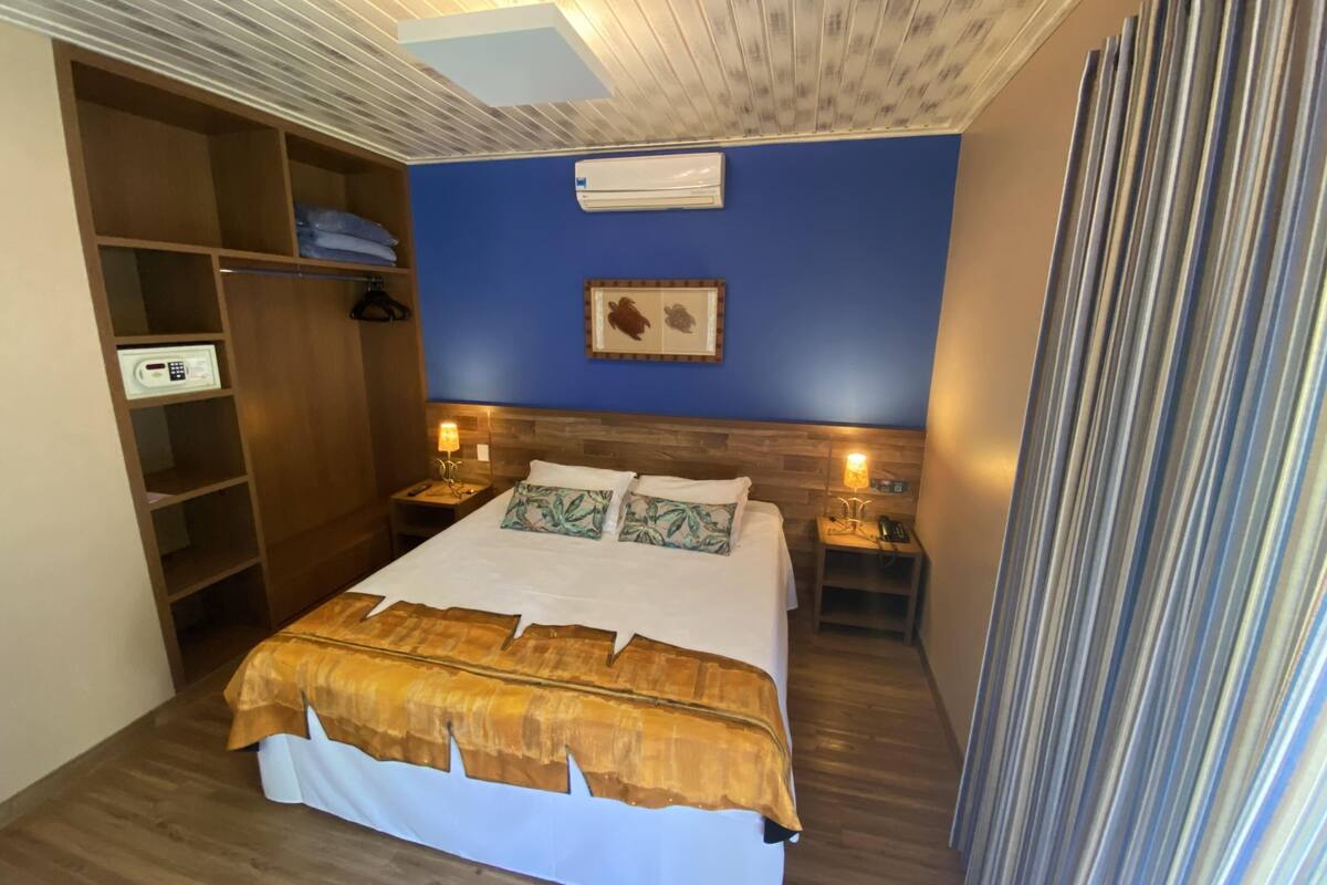 Premium bedding, minibar, in-room safe, laptop workspace