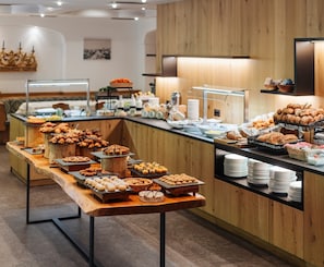 Daily buffet breakfast for a fee - Residence Antares (Selva di Val Gardena)