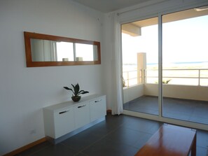 A room with a white cabinet, a mirror, and a potted plant. - Ca Jasmine (Boa Vista)