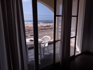 A room with a view of a beach through a large window. - Ca Jasmine (Boa Vista)