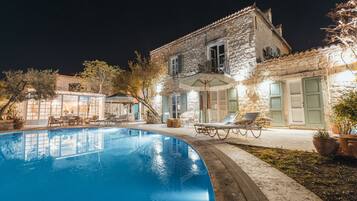 Outdoor pool, pool umbrellas, sun loungers