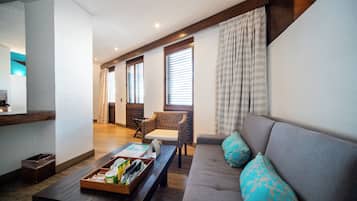 Doppia Junior, 1 letto king | Biancheria da letto di alta qualità, minibar, cassaforte in camera