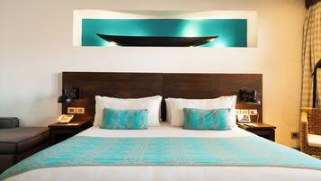 Deluxe Room, 1 King Bed | Premium bedding, minibar, in-room safe, desk