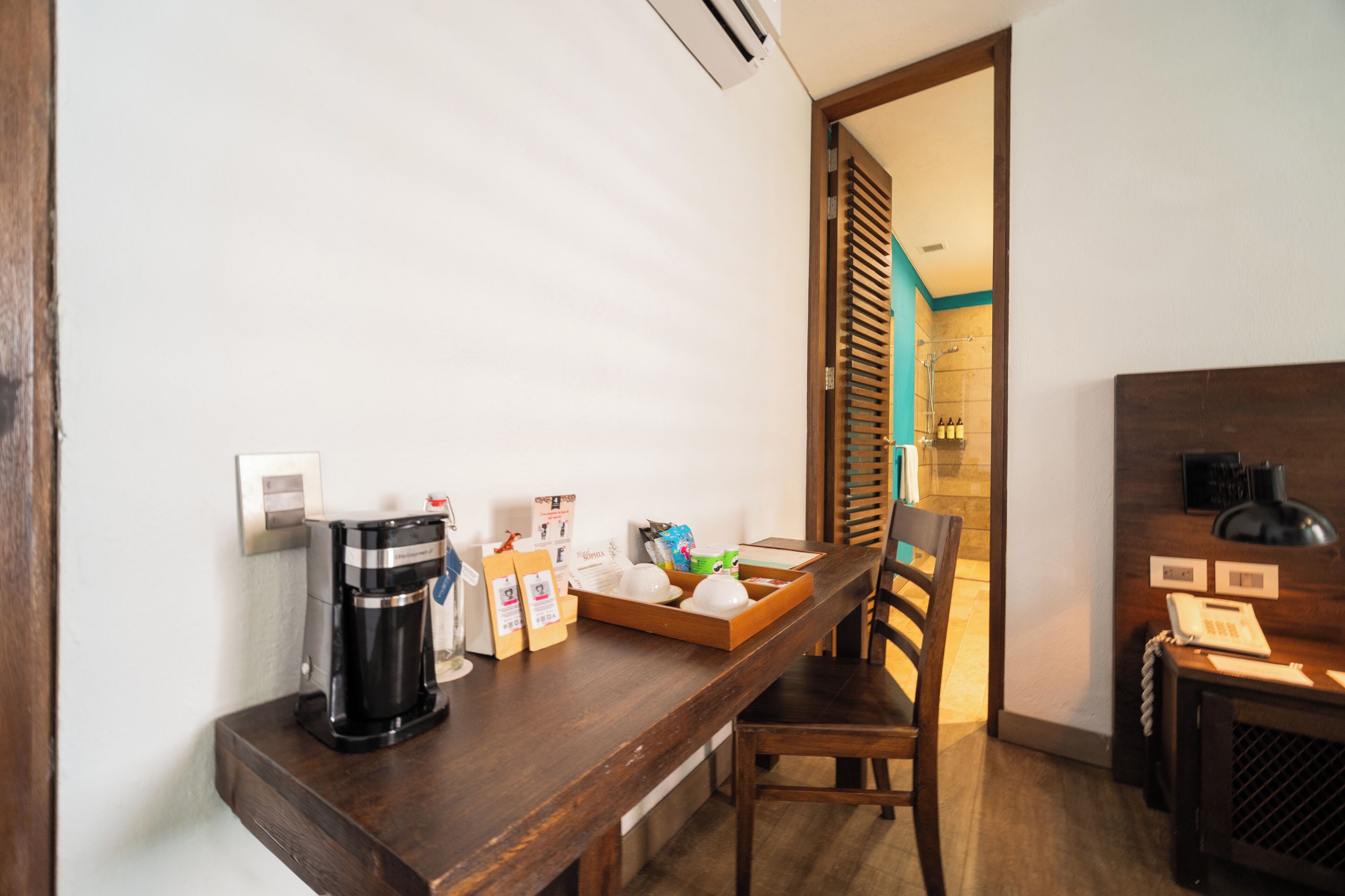 superior room, 1 queen bed | 1 bedroom, premium bedding, minibar, in-room safe