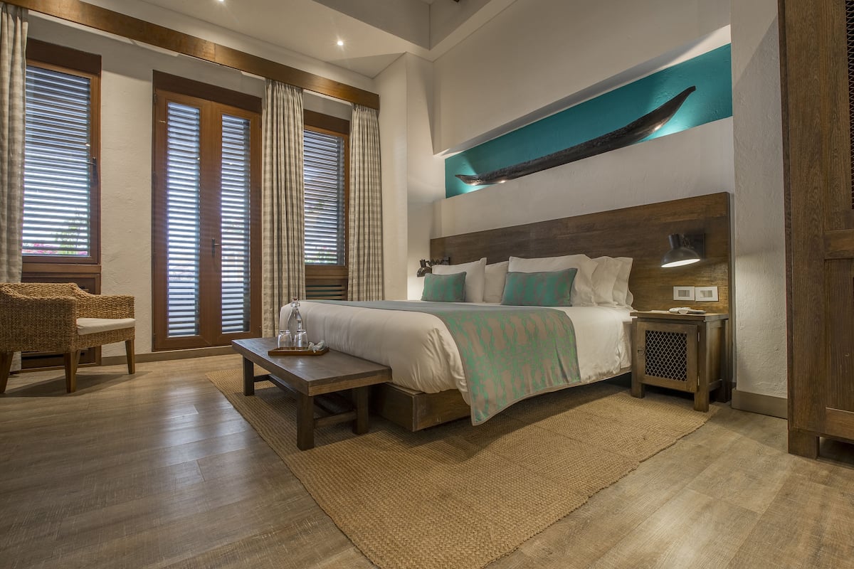 Premium bedding, minibar, in-room safe, desk