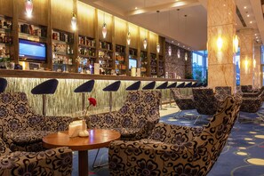 2 quầy bar/khu lounge, quầy bar bên hồ bơi