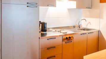 Monolocale | Cucina privata | Frigorifero, piano cottura, bollitore elettrico